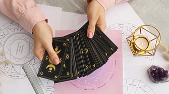 Изберете си карта Таро и разберете какво иска да ви каже Вселената