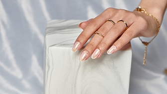 „Aurora Nails“ - подари на маникюра си небесно сияние
