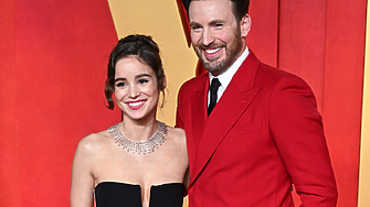 Капитан Америка стана татко! Крис Еванс посрещна първото си дете с Алба Баптиста