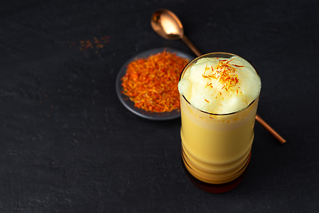 Шафраново лате - защо е полезно