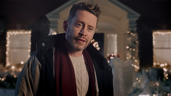 Маколи Кълкин се завръща в иконичната си роля на Кевин от "Сам вкъщи"