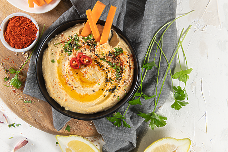 Извади хлебчето и включи фурната: най-вкусните топли дипове за зимни вечери