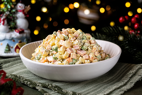 Лека и вкусна: модерната нискокалорична версия на руската салата