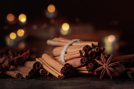 Коледните аромати, които носят уют у дома