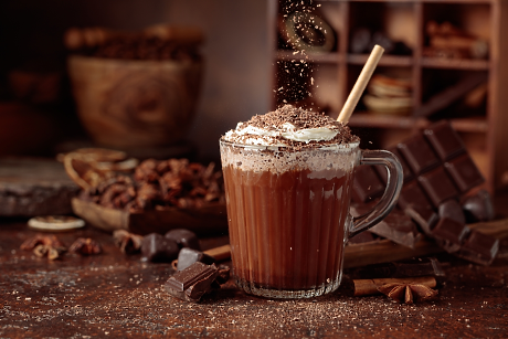 ТЕСТ: Какво разкрива любимата ти есенна напитка за връзките ти