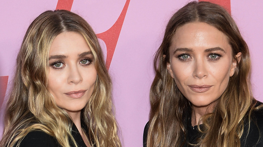 Какво е прическа тип „Олсън“: Защо прибирането на косата под дрехите стана модерно?