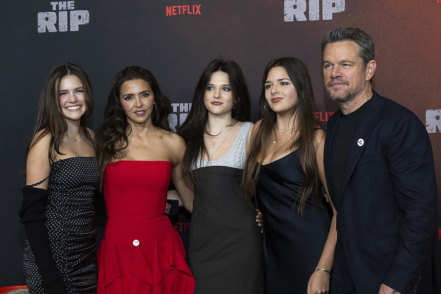 Пораснали и ослепителни: Мат Деймън на червения килим с трите си дъщери