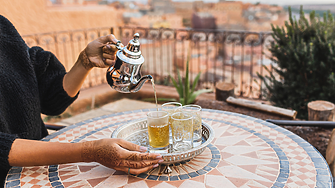 Ритуал на вкусовете: тайната на мароканския чай и изкуството на споделянето