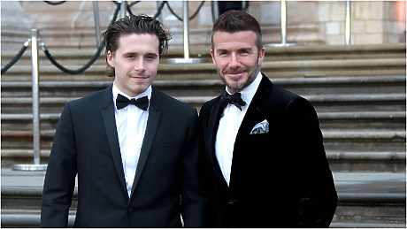 Пореден драматичен удар: Бруклин Бекъм заличи татуировката, посветена на баща му 