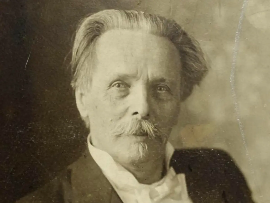 Карл Май - човекът, който създаде свят на приключения, който живее в сърцата ни вече 180 години