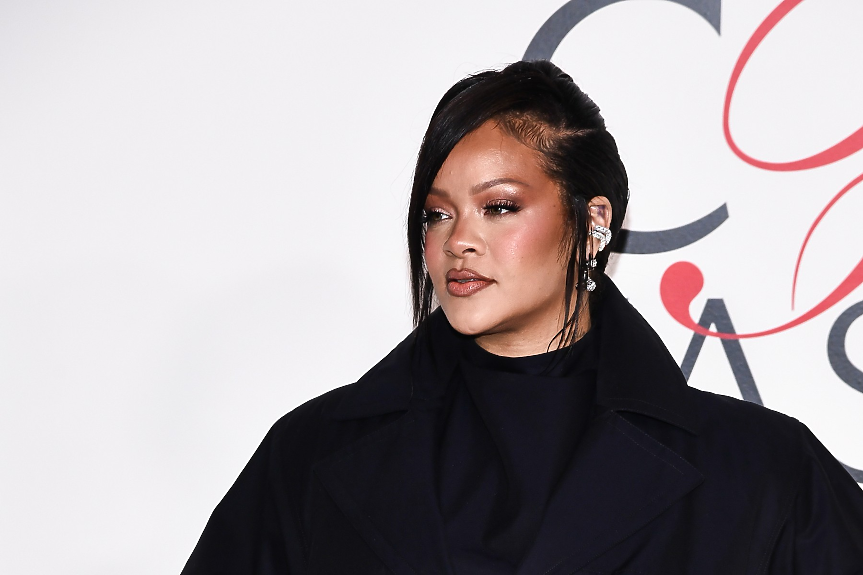 Стреляха по дома на Риана в Бевърли Хилс, докато певицата е била вътре