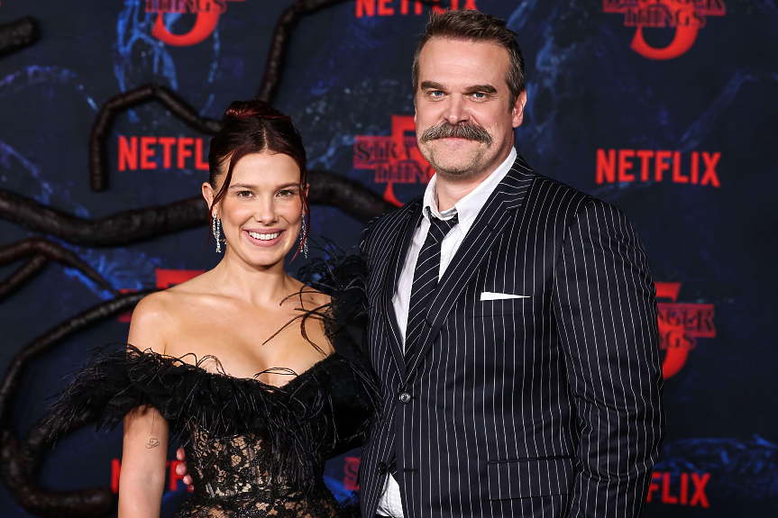 След обвиненията в тормоз: Мили Боби Браун покани Дейвид Харбър на рождения си ден 