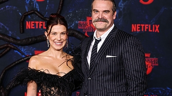 След обвиненията в тормоз: Мили Боби Браун покани Дейвид Харбър на рождения си ден 