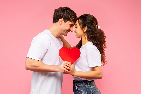 Сърца, любов и вино: какво вещае астрологията за Деня на влюбените 