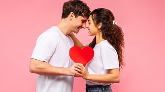 Сърца, любов и вино: какво вещае астрологията за Деня на влюбените 