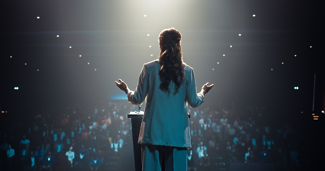 Жените и невидимият праг в лидерството: как да го преодолеем?