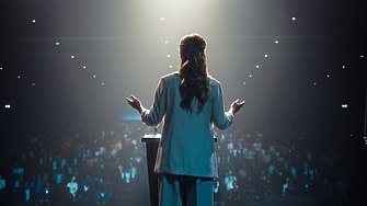 Жените и невидимият праг в лидерството: как да го преодолеем?