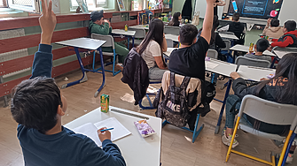 Академия „Равен старт“ дава финансови съвети на ученици от квартал „Факултета“