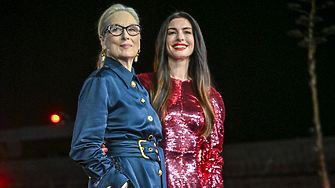 Ан Хатауей и Мерил Стрийп са истински модни икони за турнето на „Дяволът носи Прада 2“