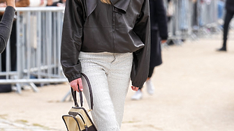 Как да носите бели дънки в града тази пролет