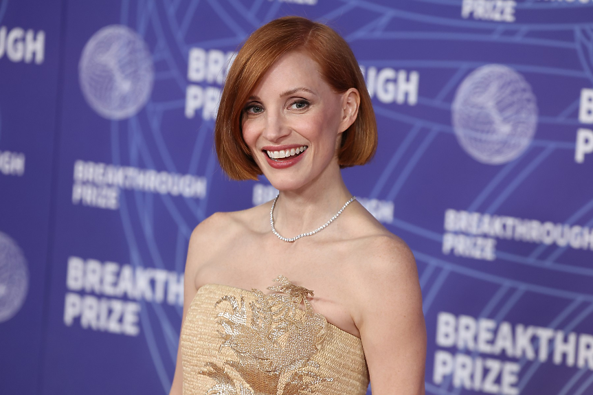 Късо, още по-късо! Джесика Частейн изненада с дръзка прическа минути преди да се качи на червения килим