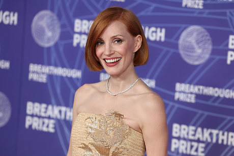 Късо, още по-късо! Джесика Частейн изненада с дръзка прическа минути преди да се качи на червения килим