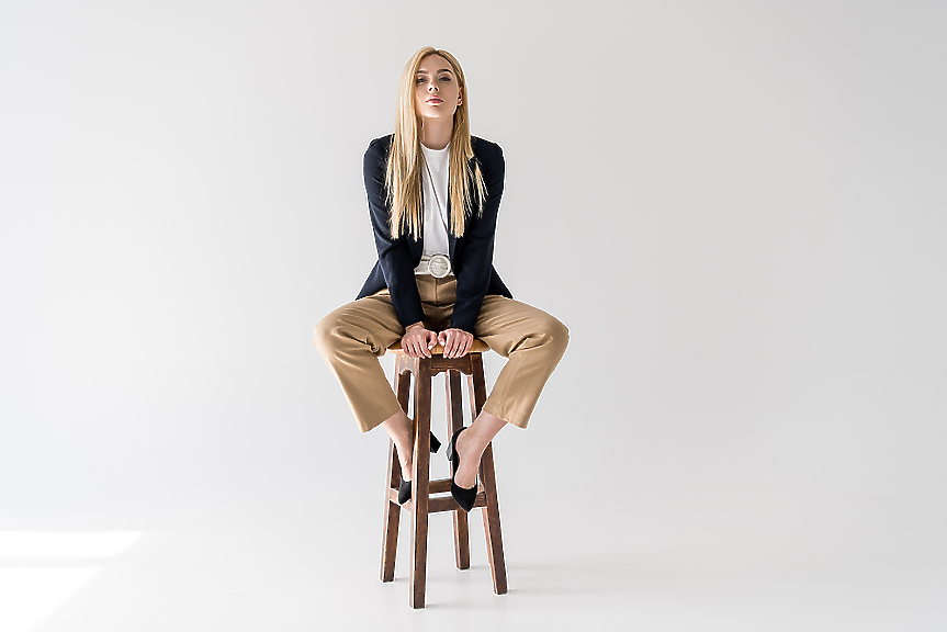 Поклащате краката си, докато седите? Ето какво означава това