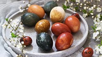 Какво символизират различните цветове на великденските яйца