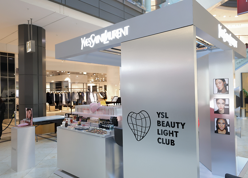 YSL BEAUTY LIGHT CLUB - мястото, на което може да се докоснеш до най-вълнуващите трендове в грима